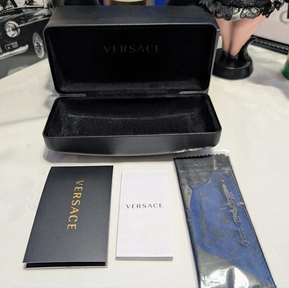 Versace nib chic